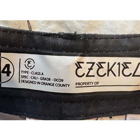 Ezekiel Hybrid Board Shorts Mens Size 34 Black Gray Floral Pockets - Picture 8 of 9